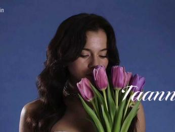 Taanni — modelo de webcam en línea en bongacams