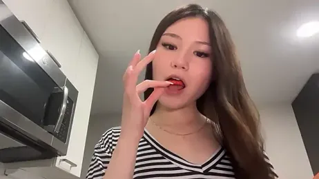 luvvivii — modelo de webcam en línea en stripchat