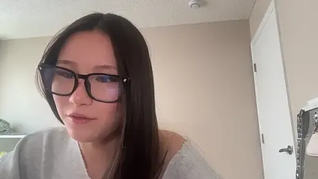 luvvivii — modelo de webcam en línea en stripchat