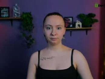 mila_glow — Chaturbate stream photo (Apr 2026)