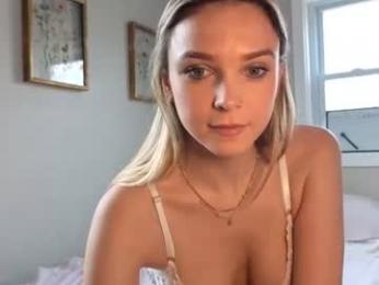 scarletterose_504259 — Chaturbate stream photo (Jun 2026)