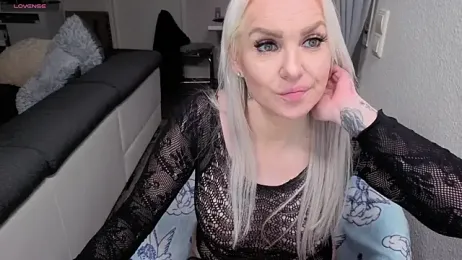 MIA-XXX — modelo de webcam en línea en stripchat