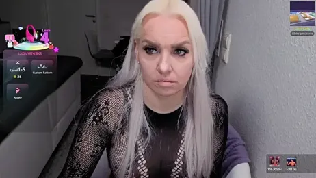 MIA-XXX — modelo de webcam en línea en stripchat