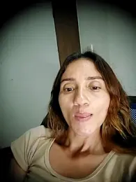 isaa- — Stripchat stream photo (Apr 2026)