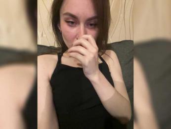 Fyflia — modelo de webcam en línea en bongacams