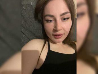 Fyflia — modelo de webcam en línea en bongacams