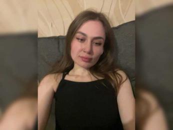 Fyflia — modelo de webcam en línea en bongacams