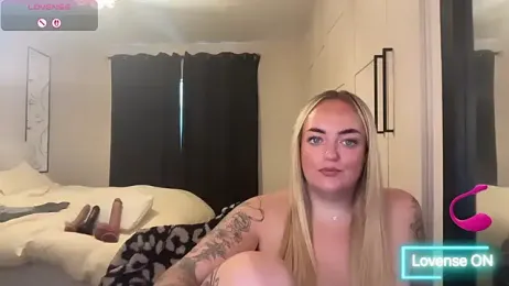 CurvyWetWife — modelo de webcam en línea en stripchat