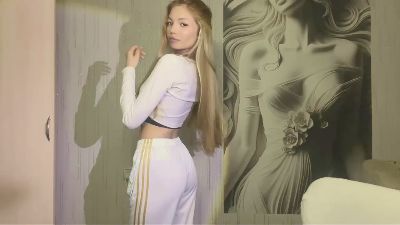 DanilleHouy — Cam4 stream photo (Apr 2026)