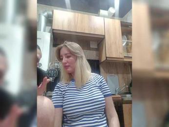 fruittella — modelo de webcam en línea en bongacams