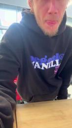 Mr_02_93 — modelo de webcam en línea en cam4