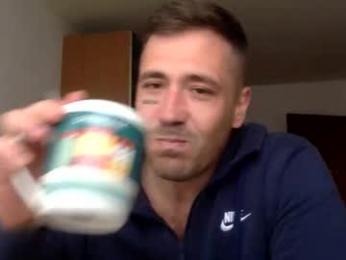 bbnamelezz — modelo de webcam en línea en chaturbate