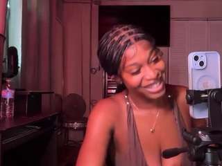 iluvsaffire-bleu — Camsoda stream photo (Apr 2026)