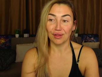 Jullyblondkiss — bongacams