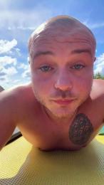 Mechot421 — Cam4 stream photo (Apr 2026)