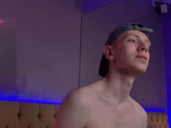 warmwhisp — modelo de webcam en línea en chaturbate