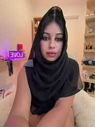 queen-chamss — Stripchat stream photo (Aug 2026)