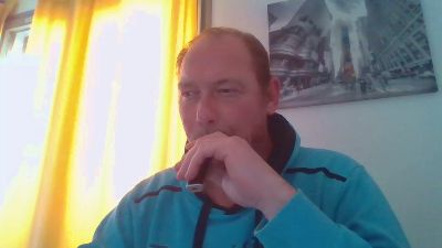 gentleman235 — Cam4 stream photo (Apr 2026)