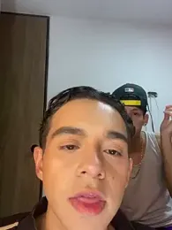 Yoskingg_moisest — modelo de webcam en línea en stripchat