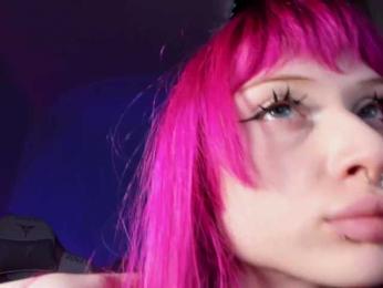 mnepohuyy — modelo de webcam en línea en bongacams