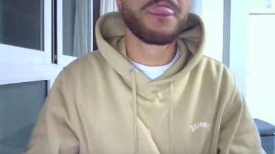 Surfer_30 — modelo de webcam en línea en cam4