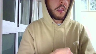 Surfer_30 — Cam4 stream photo (Mar 2026)