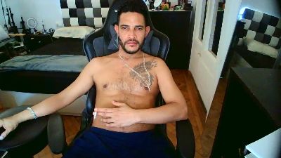 MickBCN01 — modelo de webcam en línea en cam4