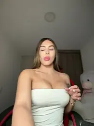 mi_suk11 — Stripchat stream photo (Jul 2026)