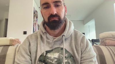 v1c70r1985 — modelo de webcam en línea en cam4