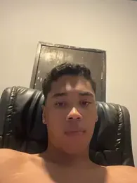 Novinn_02 — modelo de webcam en línea en stripchat