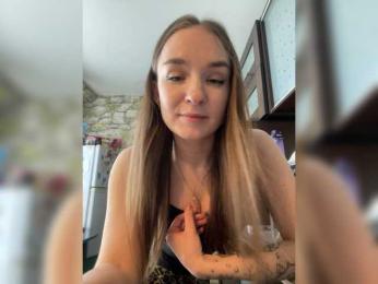 Intro31 — Bongacams stream photo (Apr 2026)