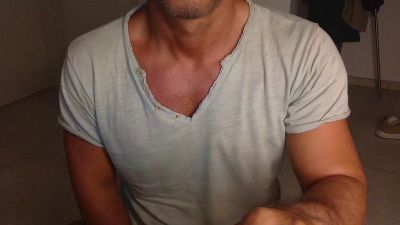 MiBoVe84 — modelo de webcam en línea en cam4
