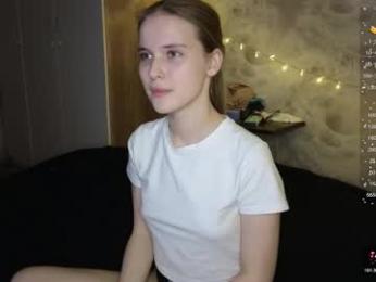 taiti_fox_cub — Chaturbate stream photo (Nov 2025)