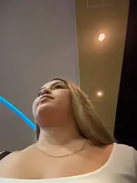 lunablossom_ — Stripchat stream photo (Aug 2026)