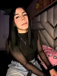 Laura-Khalifa — Stripchat stream photo (Mar 2026)