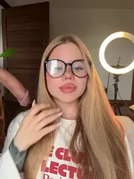 curchez_ — Stripchat stream photo (Apr 2026)