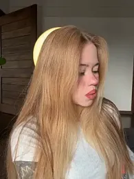 curchez_ — Stripchat stream photo (Apr 2026)