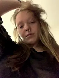 VesnaCrystal — Stripchat stream photo (Dec 2025)