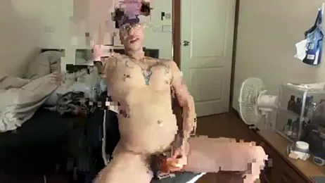 Uzii_310 — modelo de webcam en línea en stripchat