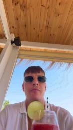 alex223 — Cam4 stream photo (Aug 2026)