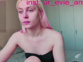 kitty_dora — Chaturbate stream photo (Mar 2026)