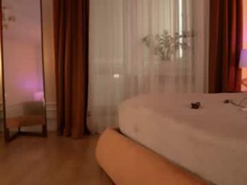 roxy_blue_eyed_ — Chaturbate stream photo (Aug 2026)