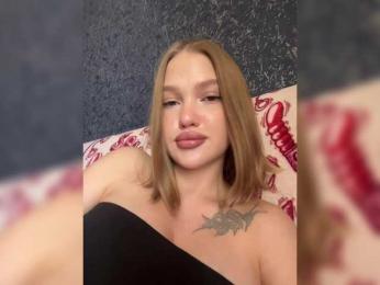 AriWafe — modelo de webcam en línea en bongacams