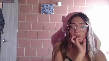 Andrea_camilaaa — modelo de webcam en línea en stripchat