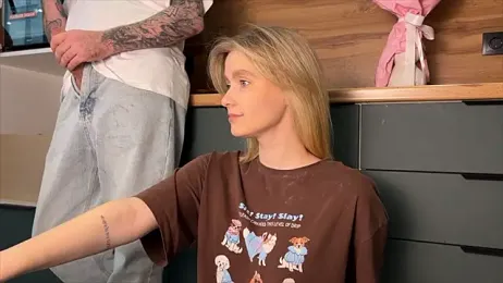 Adelovenick — modelo de webcam en línea en stripchat