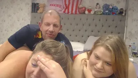Lars-Lola — Stripchat stream photo (Aug 2026)
