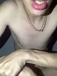 MiroKari2 — Stripchat stream photo (Aug 2026)