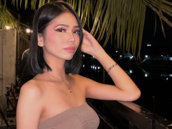 YlianaGivenchy — modelo de webcam en línea en livejasmin