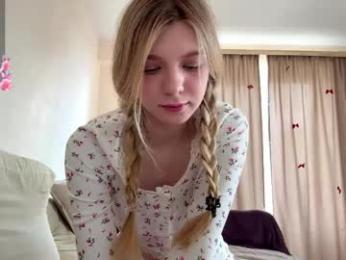 chloe_show — Chaturbate stream photo (Apr 2026)