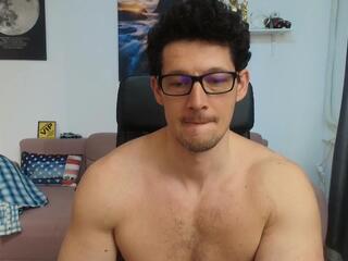 Brutus K — modelo de webcam en línea en flirt4free